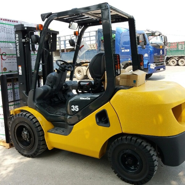 Xe nâng hàng Komatsu FD35AT-17