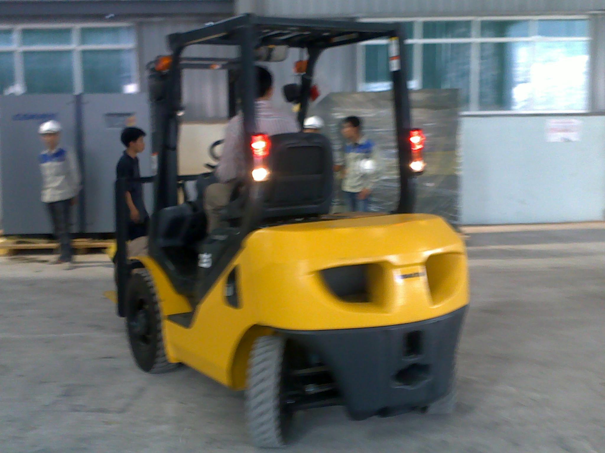 Cho thuê xe nâng diesel Komatsu mới 100% và qua sử dụng. - Ảnh 3