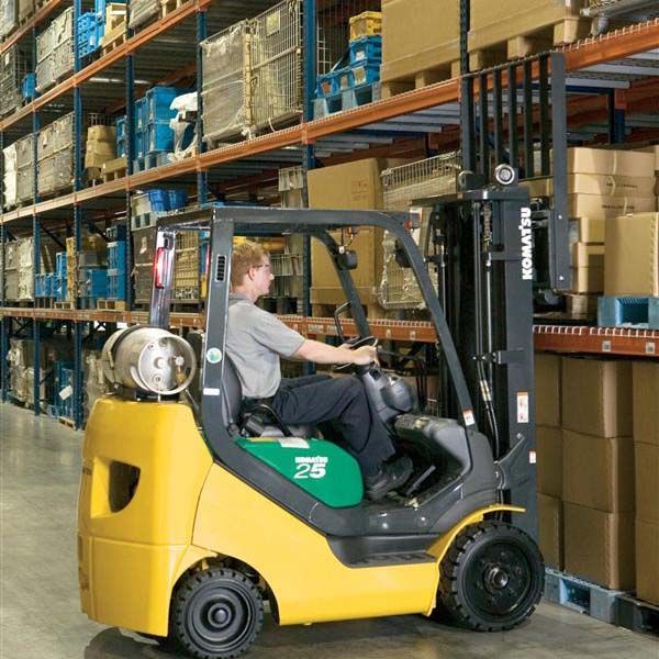 Cách lái xe nâng hàng 2.5 tấn hiệu quả.