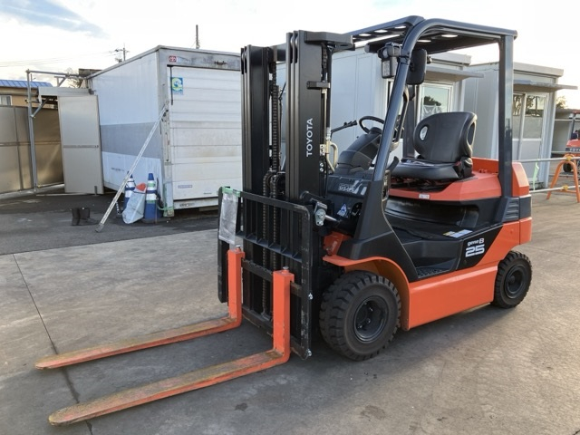 Xe nâng điện Toyota 2.5 tấn 8FB25