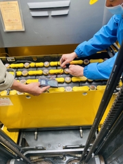 Giao xe nâng điện Komatsu đứng lái 1.5 tấn và 1.8 tấn cho Vitto Hà Nội