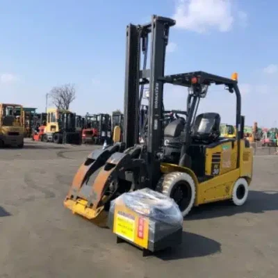 So sánh xe nâng điện Komatsu FE30-1 và FB30-12