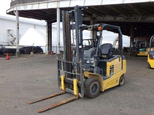 So sánh xe nâng điện Komatsu và Xe nâng điện Toyota