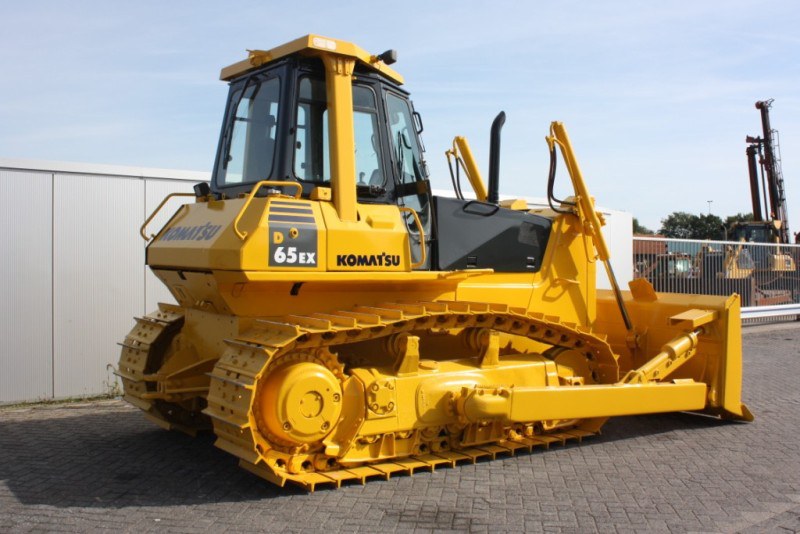Máy ủi Komatsu D65EX-16 - Ảnh 2