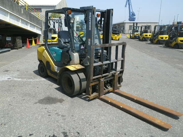 Xe nâng diesel Komatsu 3 tấn FD30C-16