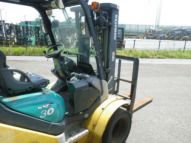 Xe nâng diesel Komatsu 3 tấn FD30C-16 - Ảnh 3