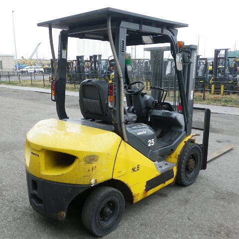 Xe nâng Komatsu 2.5 tấn, FD25T-17 dịch giá, lốp hơi, số tự động- 331658