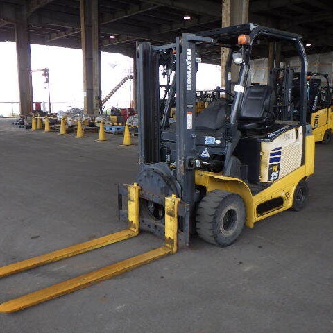 XE NÂNG ĐIỆN 2.5 TẤN KOMATSU CÓ MÂM XOAY FE25-1 303282