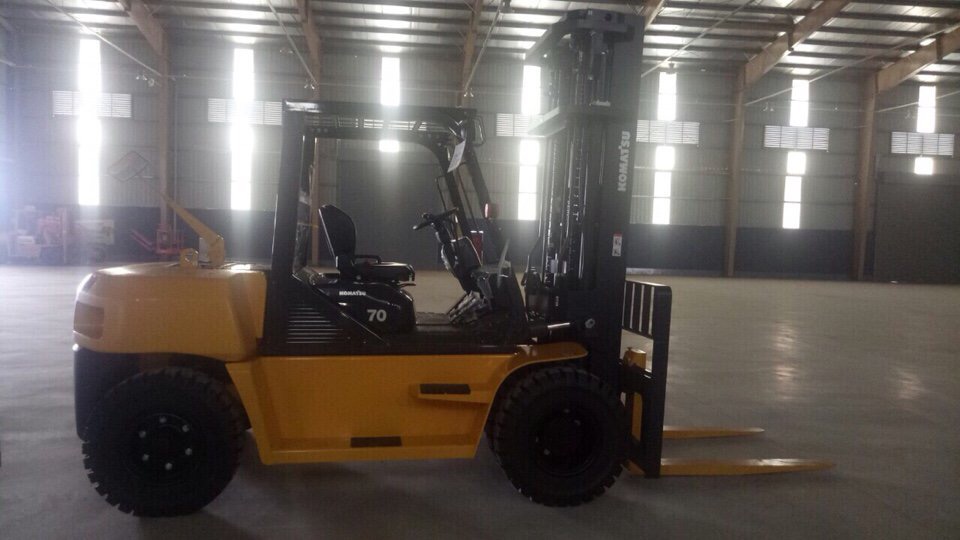 Xe nâng Komatsu 7 tấn, Model: FD70-10 - Ảnh 3