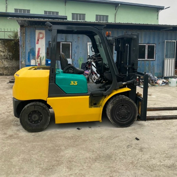 Xe nâng Komatsu 3.3 tấn FD33NT-8 - 2006