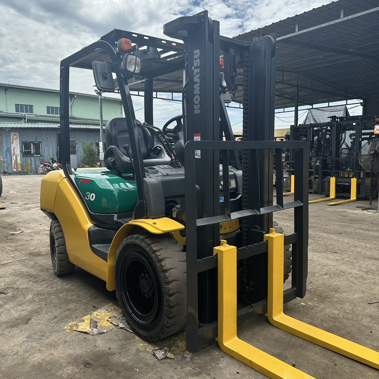 Xe nâng xăng Komatsu 3.0T#FG30C-15 - Ảnh 12