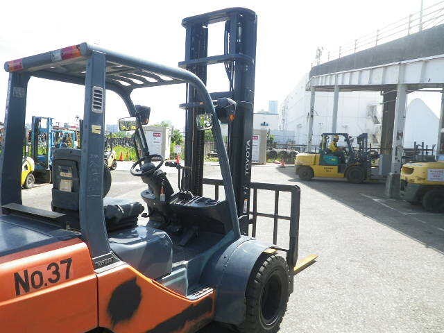 Xe nâng dầu Toyota 3.0T#02-8FD30