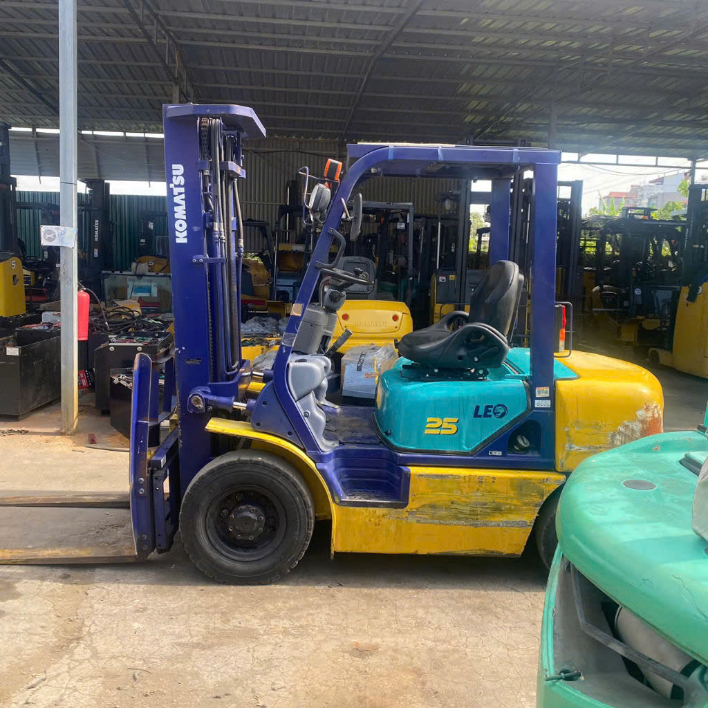 Xe nâng dầu Komatsu 2,5 tấn FD25HT-12