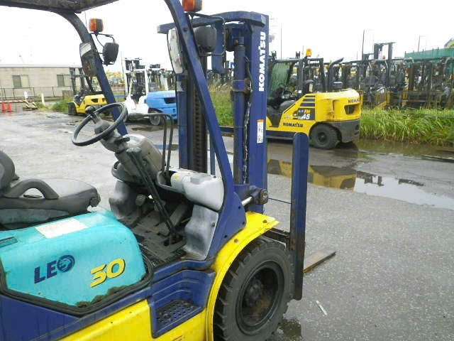 Xe nâng dầu Komatsu FD30C-12#543321 - Ảnh 2