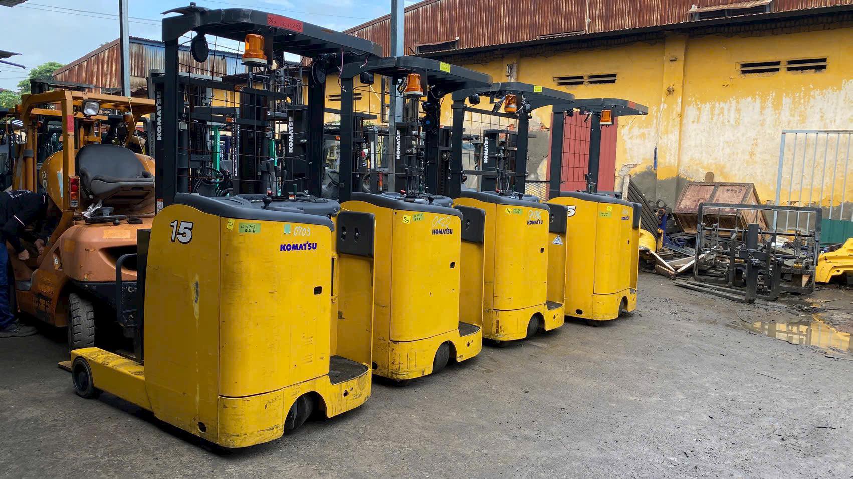 xe nâng điện đứng lái