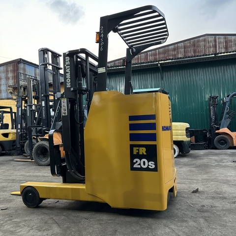 Xe nâng điện đứng lái