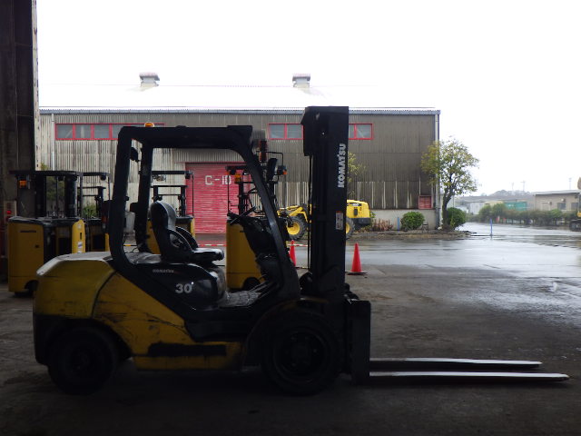 Xe nâng dầu 3.0 tấn Komatsu FD30T-17 serial 320594 - Ảnh 7