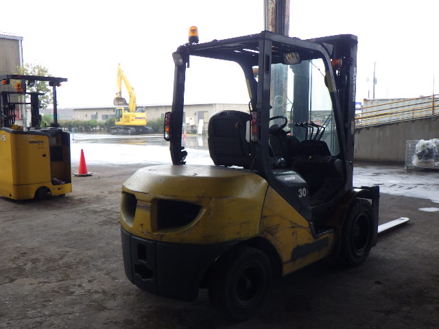Xe nâng dầu 3.0 tấn Komatsu FD30T-17 serial 320594 - Ảnh 5
