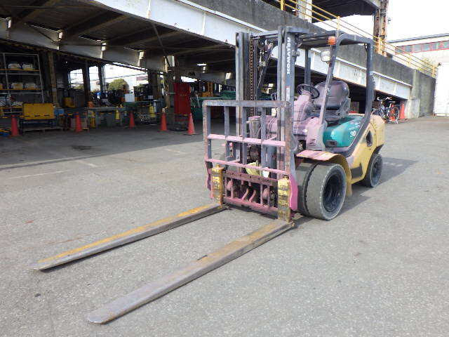 Xe nâng dầu 3.0 tấn Komatsu model FD30C-16 serial 722759
