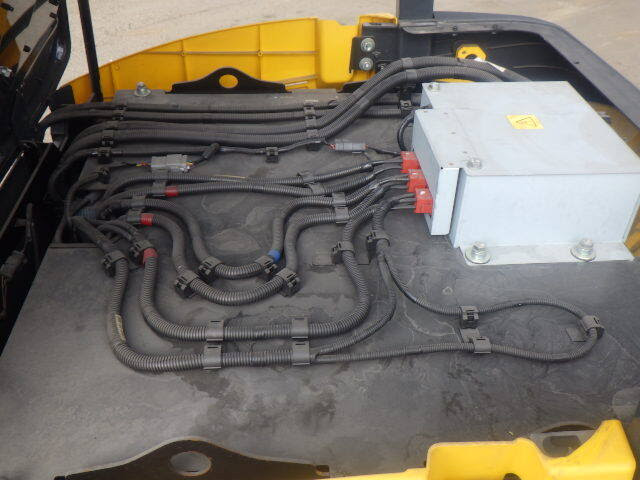 Xe nâng điện 2.5 tấn Komatsu FE25-1 serial 301210 - Ảnh 10