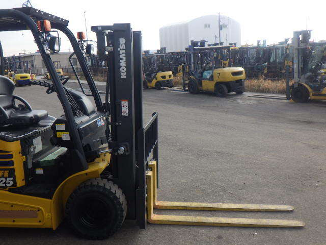 Xe nâng điện 2.5 tấn Komatsu FE25-1 serial 301210 - Ảnh 6