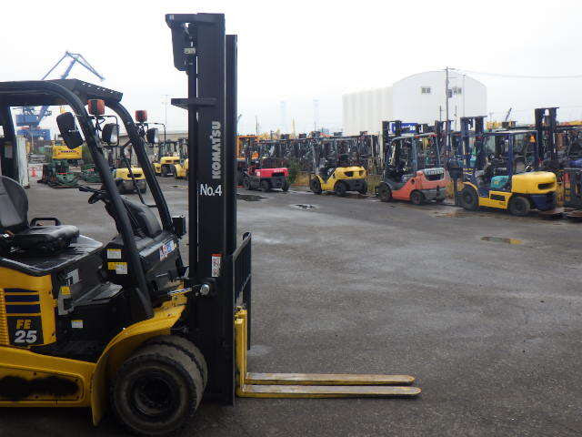 Xe nâng điện 2.5 tấn Komatsu FE25-1 serial 305562 - Ảnh 7