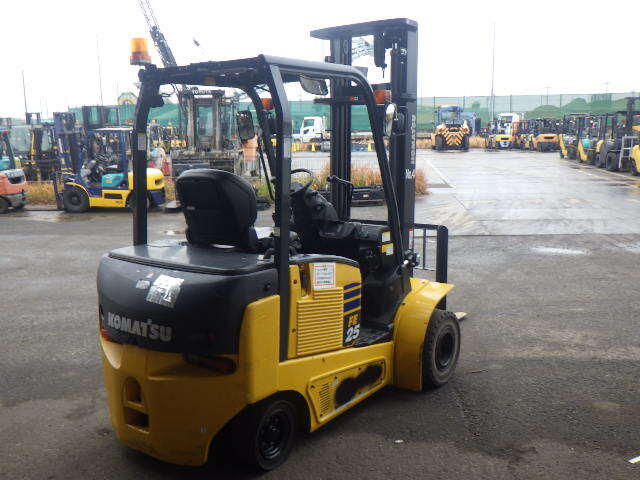 Xe nâng điện 2.5 tấn Komatsu FE25-1 serial 305562 - Ảnh 4