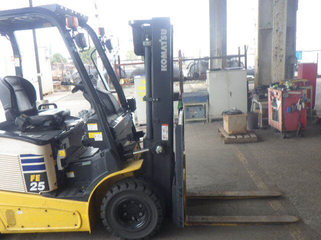 Xe nâng điện 2.5 tấn Komatsu FE25-1 serial 305653 - Ảnh 7