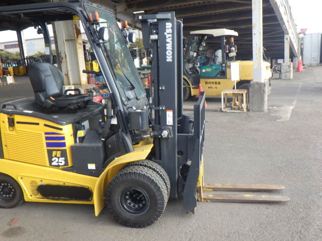 Xe nâng điện 2.5 tấn Komatsu FE25-1 serial 310090 - Ảnh 6