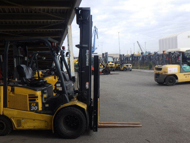 Xe nâng điện 3.0 tấn Komatsu FE30-1 serial 305371 - Ảnh 9