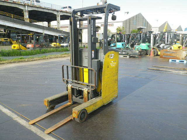 Xe nâng điện đứng lái 1.3 tấn Komatsu model FB13RS-14 serial 142508 - Ảnh 2