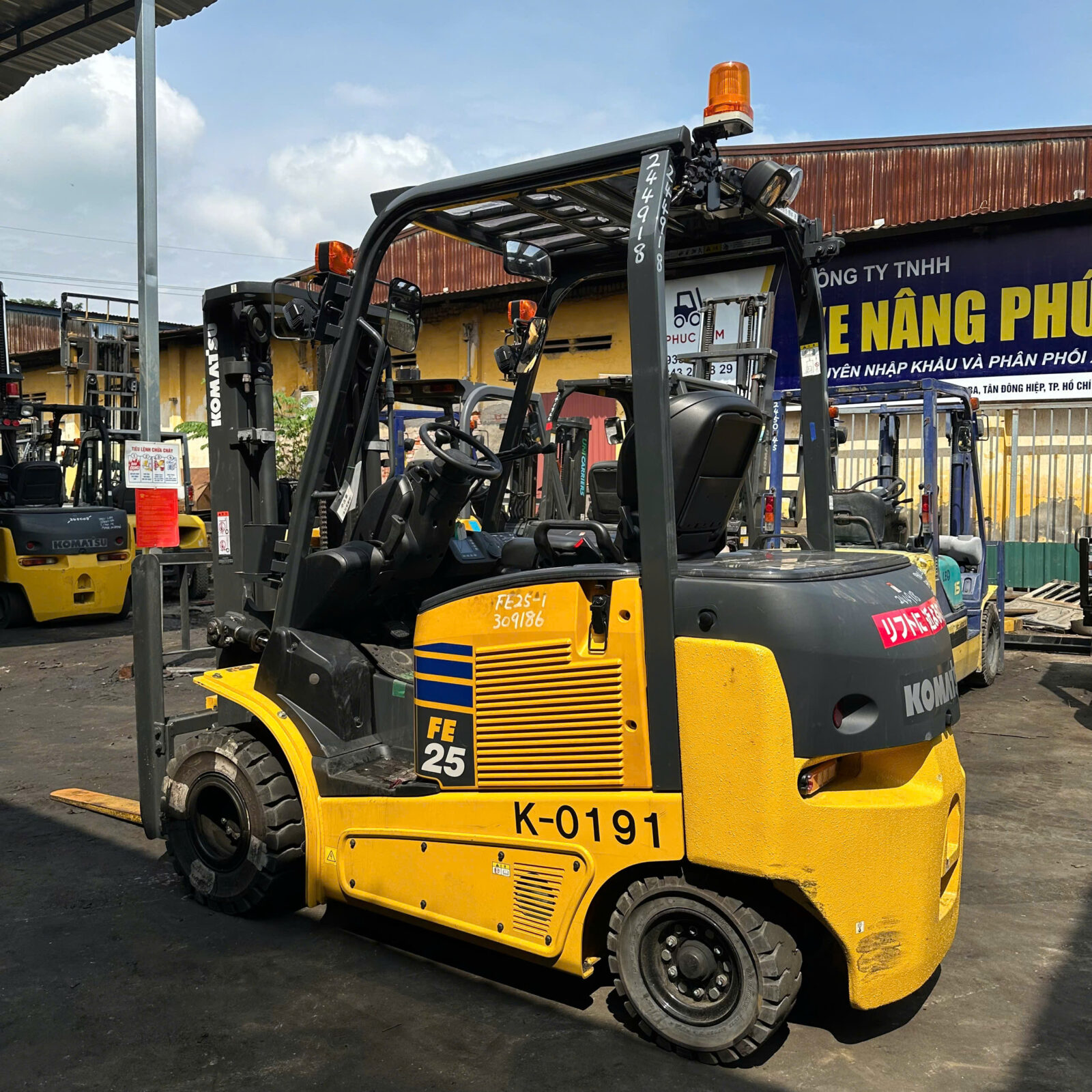 Xe nâng 2.5 tấn có phù hợp với kho hàng nhỏ không?