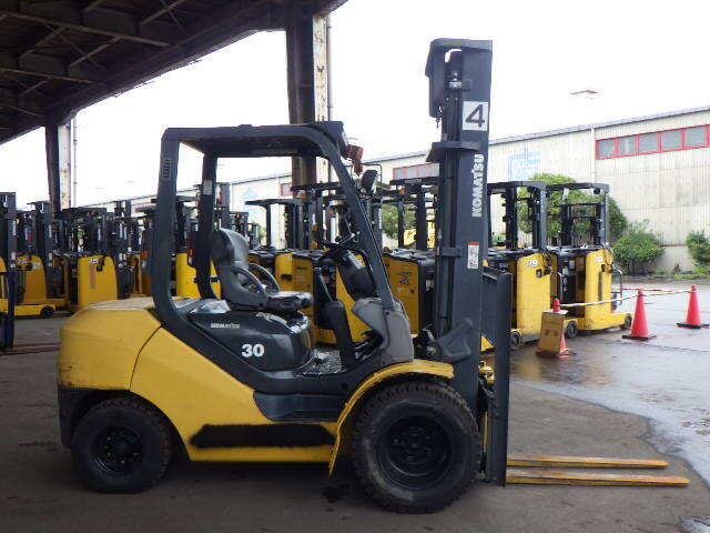 xenang-xe-nang-dau-komatsu-3-0-tan-fd30c-17-seri-331160-sx-nam-2014-7-1.jpg