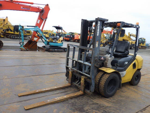 Xe nâng Nhật bãi Komatsu FD30T-16 cũ có gì khiến nhiều doanh nghiệp vẫn săn tìm
