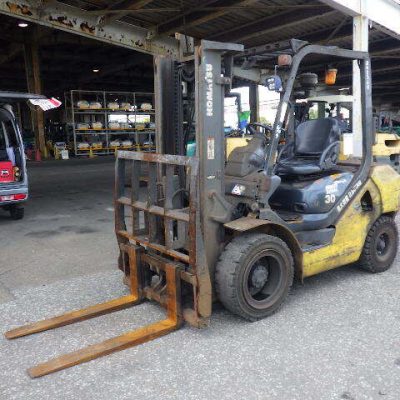xenang-xe-nang-dau-komatsu-3-0-tan-fd30t-17-seri-323866-san-xuat-nam-2013-1.jpg