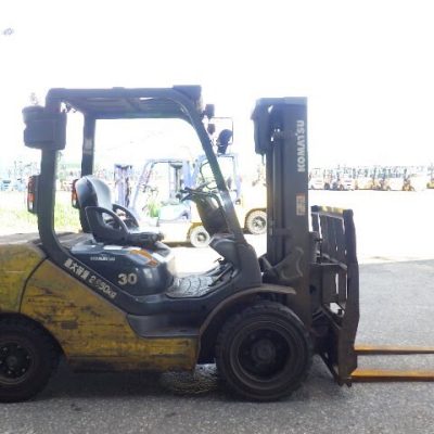 xenang-xe-nang-dau-komatsu-3-0-tan-fd30t-17-seri-323866-san-xuat-nam-2013-7.jpg