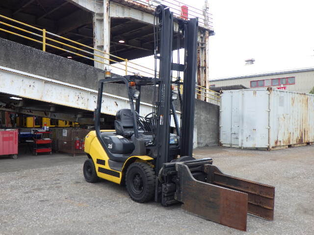 Xe nâng dầu Komatsu 2.5 tấn FD25T-17 Seri 301613, sản xuất năm 2010
