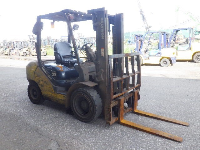 xenang-xe-nang-dau-komatsu-3-0-tan-fd30t-17-seri-323866-san-xuat-nam-2013-3-1.jpg