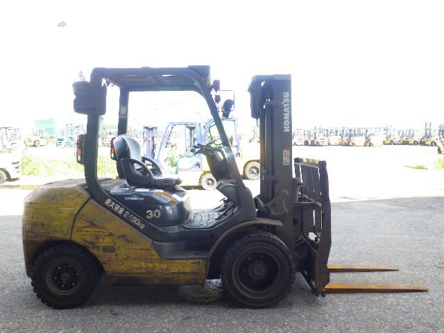 Xe nâng dầu Komatsu 3.0 tấn, FD30T-17 Seri 323866, sản xuất năm 2013 - Ảnh 7